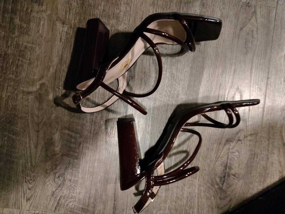 Top Moda Strappy Block Heel Sandals - Acworth, Georgia - FleaMarketBay