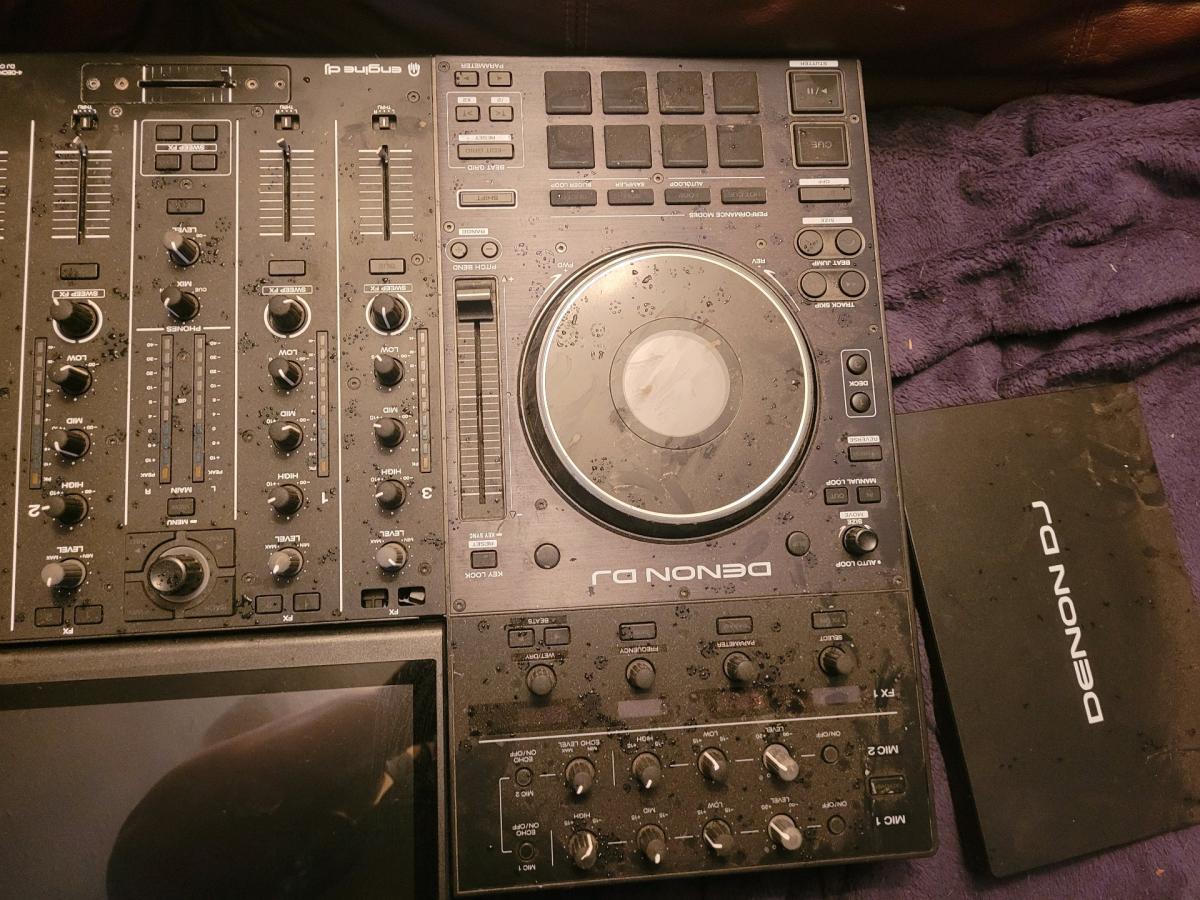 Denon DJ Prime 4 music mixer with touch screen - Blue Earth, Minnesota - FleaMarketBay