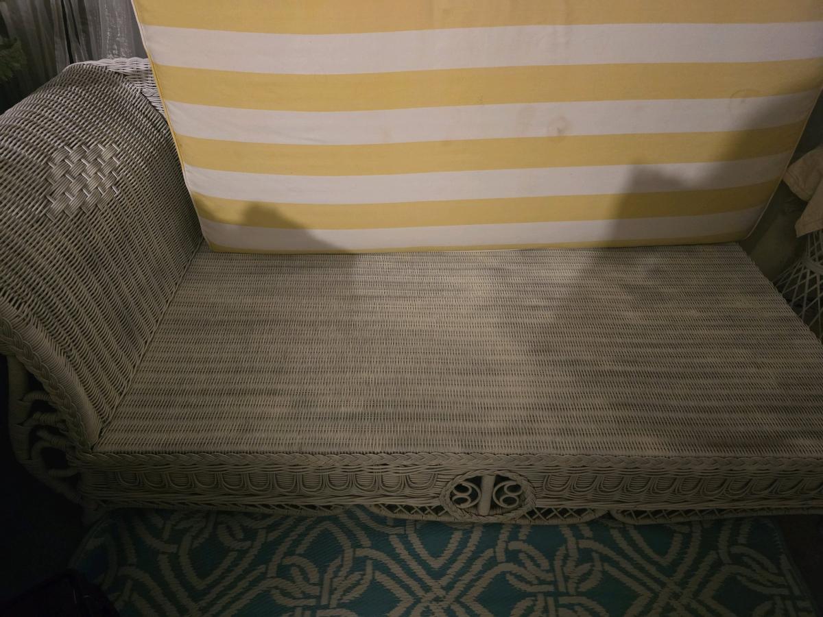 White Wicker Chaise Lounge - Fort Pierce, Florida - FleaMarketBay