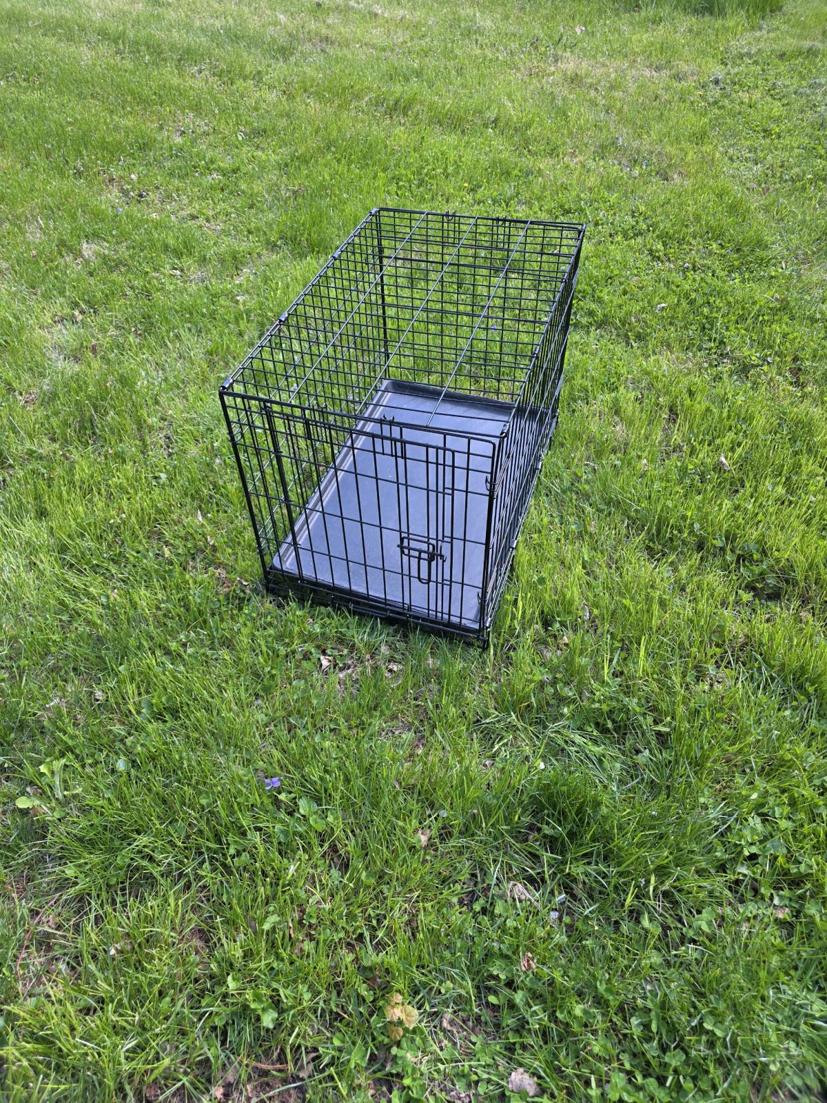 Folding Medium Black Metal Dog Cage - Lebanon, Connecticut - FleaMarketBay