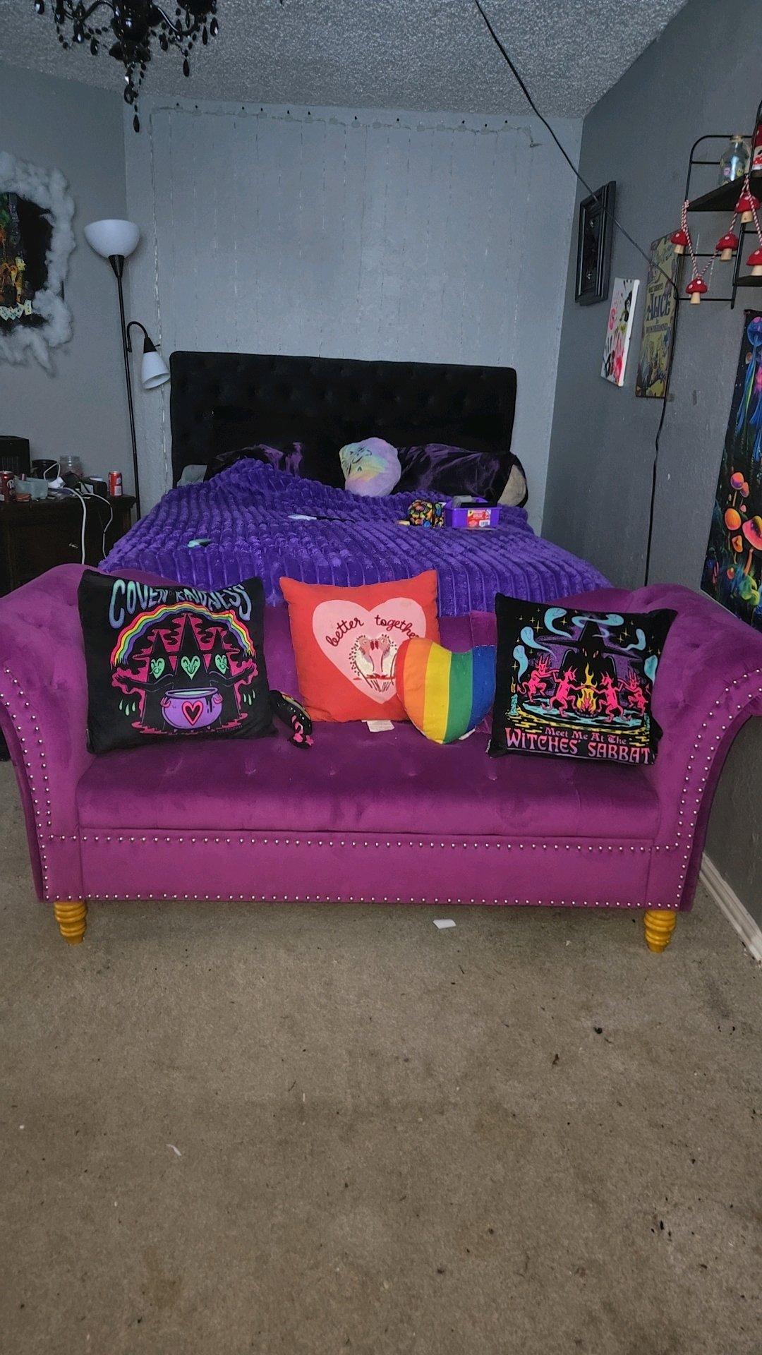 purple couch - Dallas, Texas - FleaMarketBay