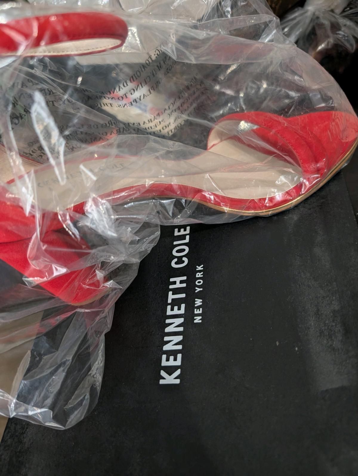 shoes with wide heel - Van Nuys, California - FleaMarketBay