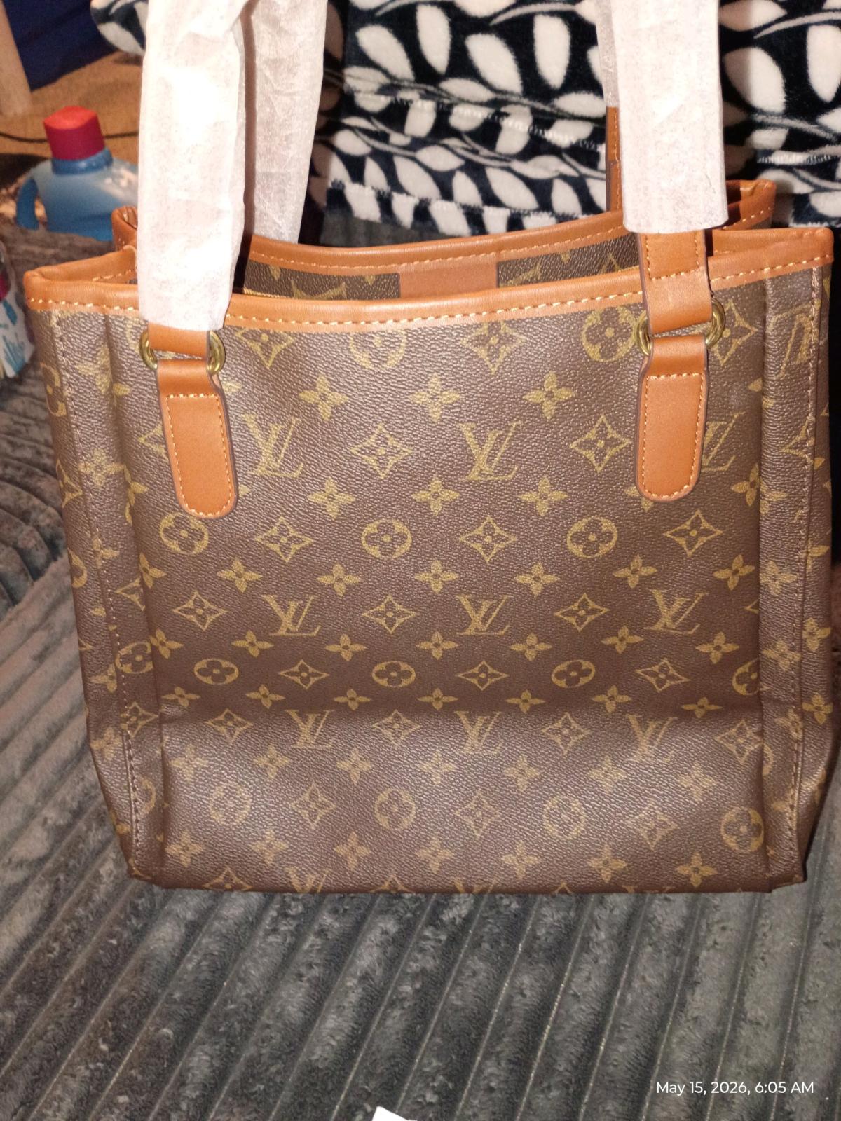 new Louis Vuitton bag big - Denver, Colorado - FleaMarketBay