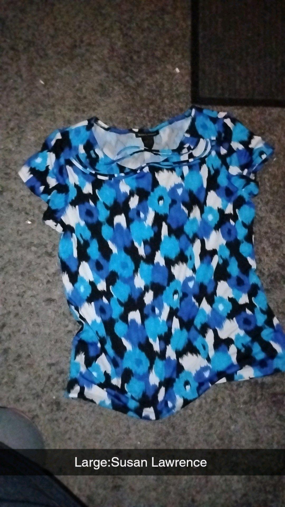 Cute womens tops size L and XL - Hancock, Wisconsin - FleaMarketBay