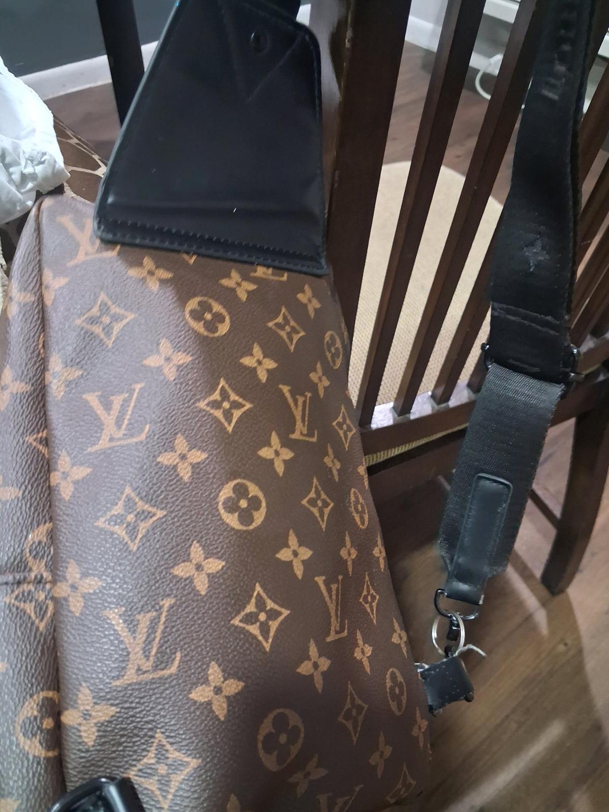 Louis Vuitton shoulder sling bag - Houston, Texas - FleaMarketBay