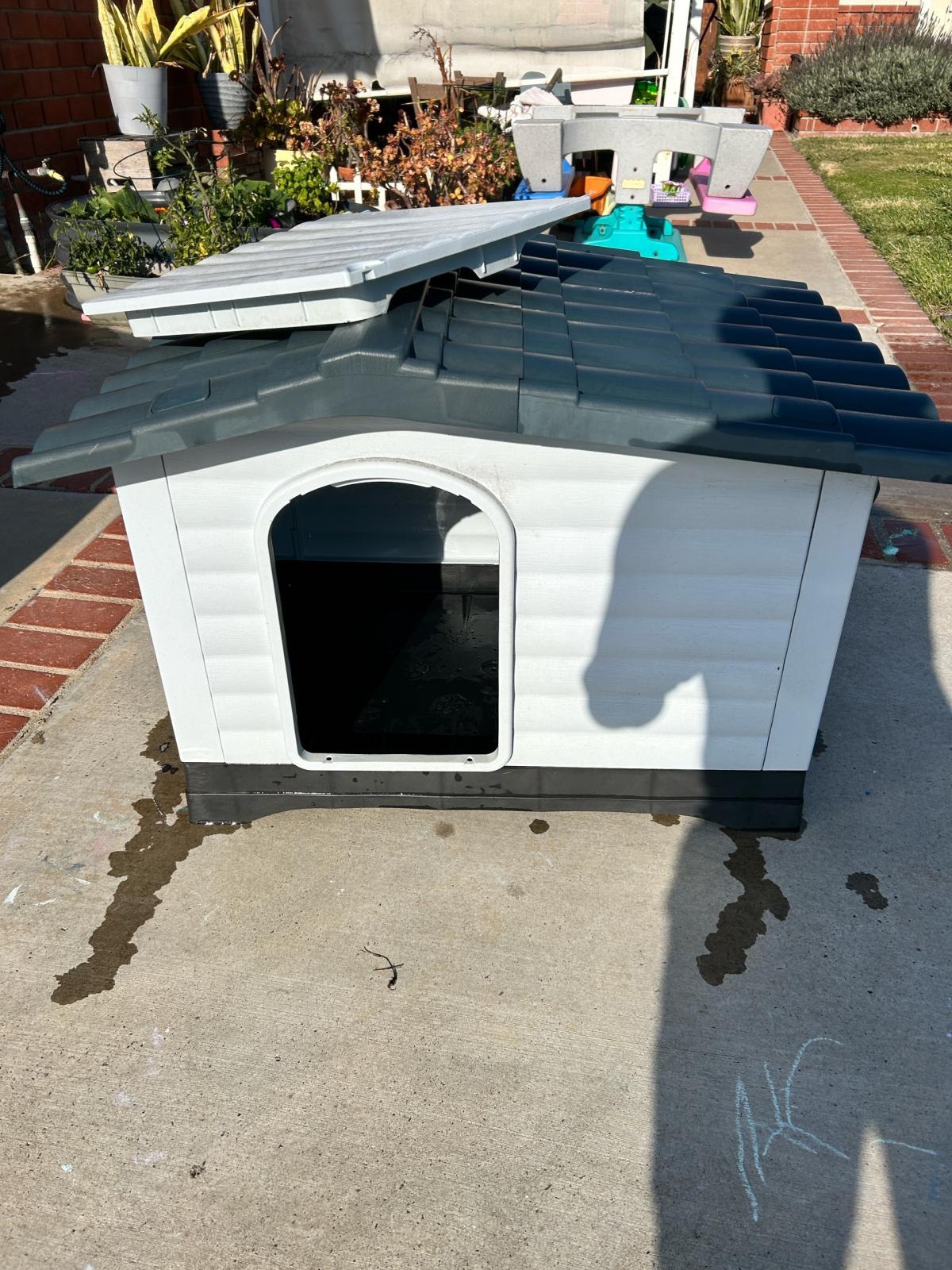 pet house for small to medium dog - Huntington Beach, California - FleaMarketBay