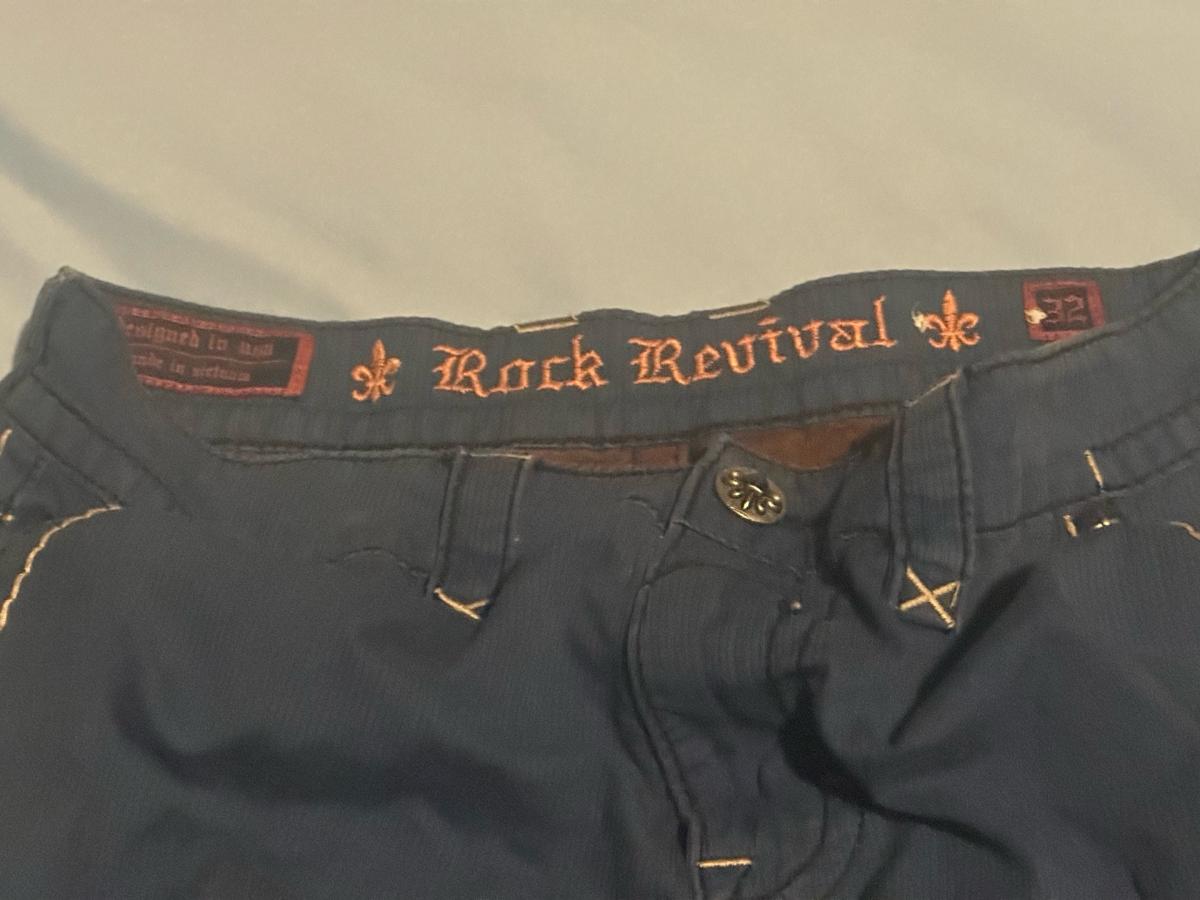 rock revival men blue cargo shorts size 32 - Garden Grove, California - FleaMarketBay
