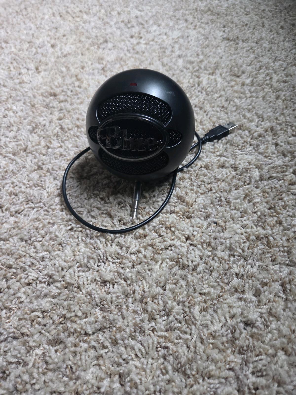 blue microphone - Monticello, Minnesota - FleaMarketBay