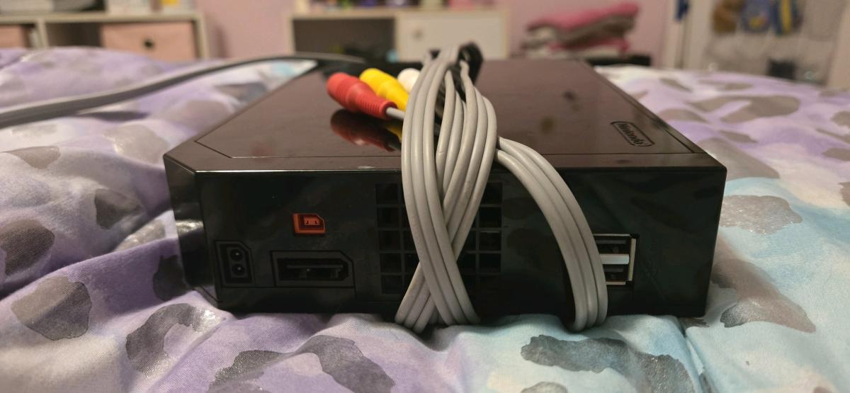 Nintendo wii with a game - Effingham, Illinois - FleaMarketBay