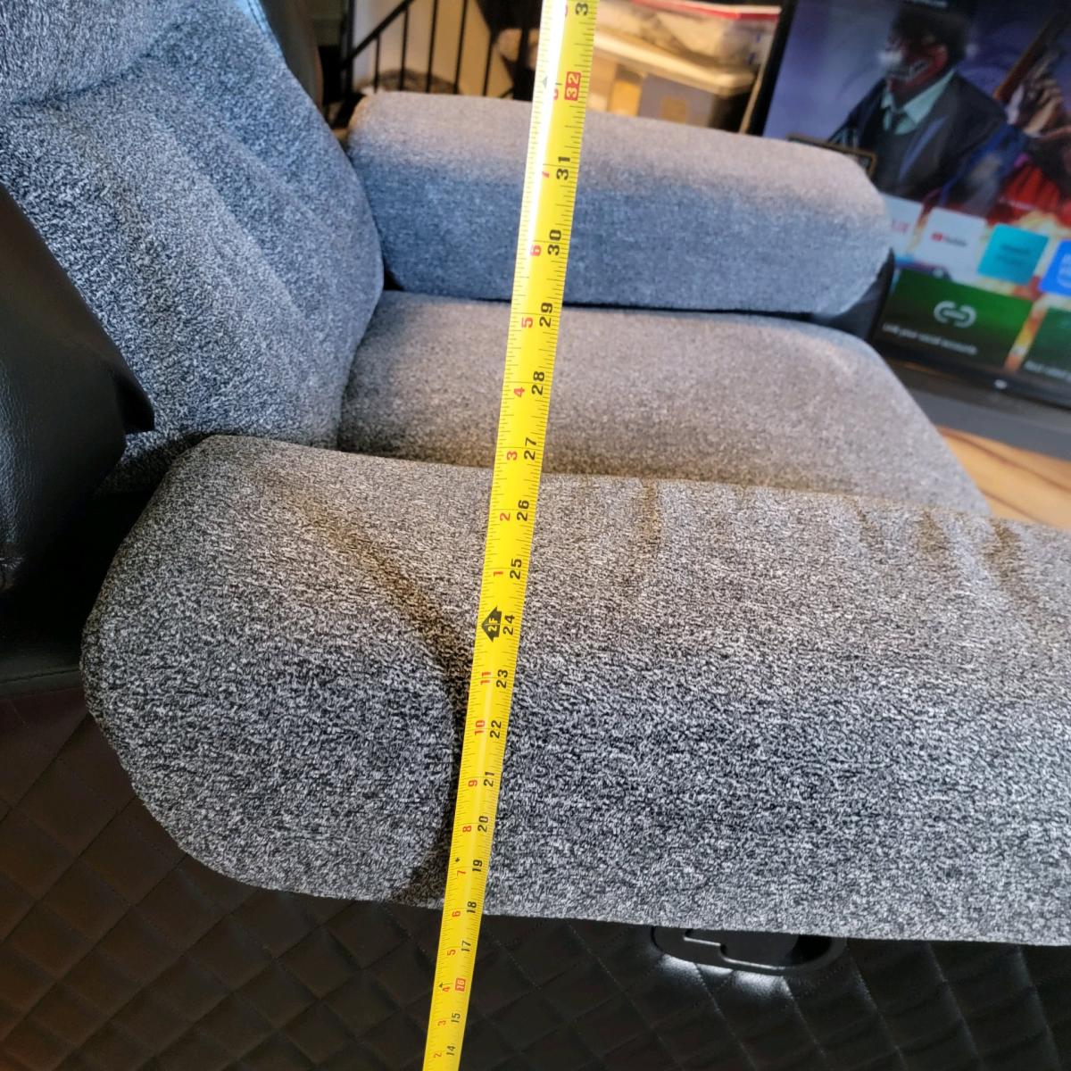 Recliner chair lightweight manual activated comfy - Rockford, Illinois - FleaMarketBay