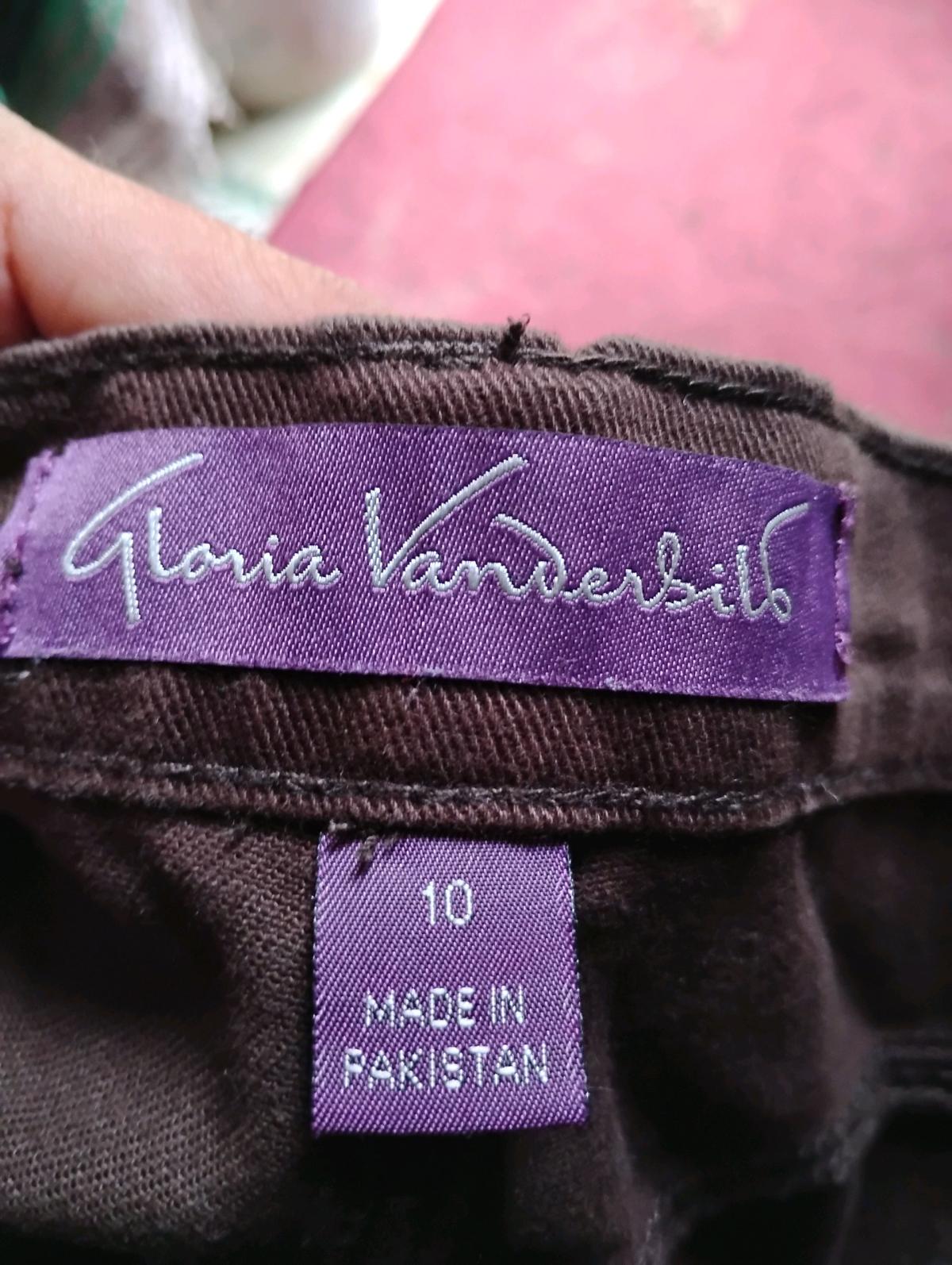 A Nice Pair of Brown Womens Pants - Swansea, South Carolina - FleaMarketBay