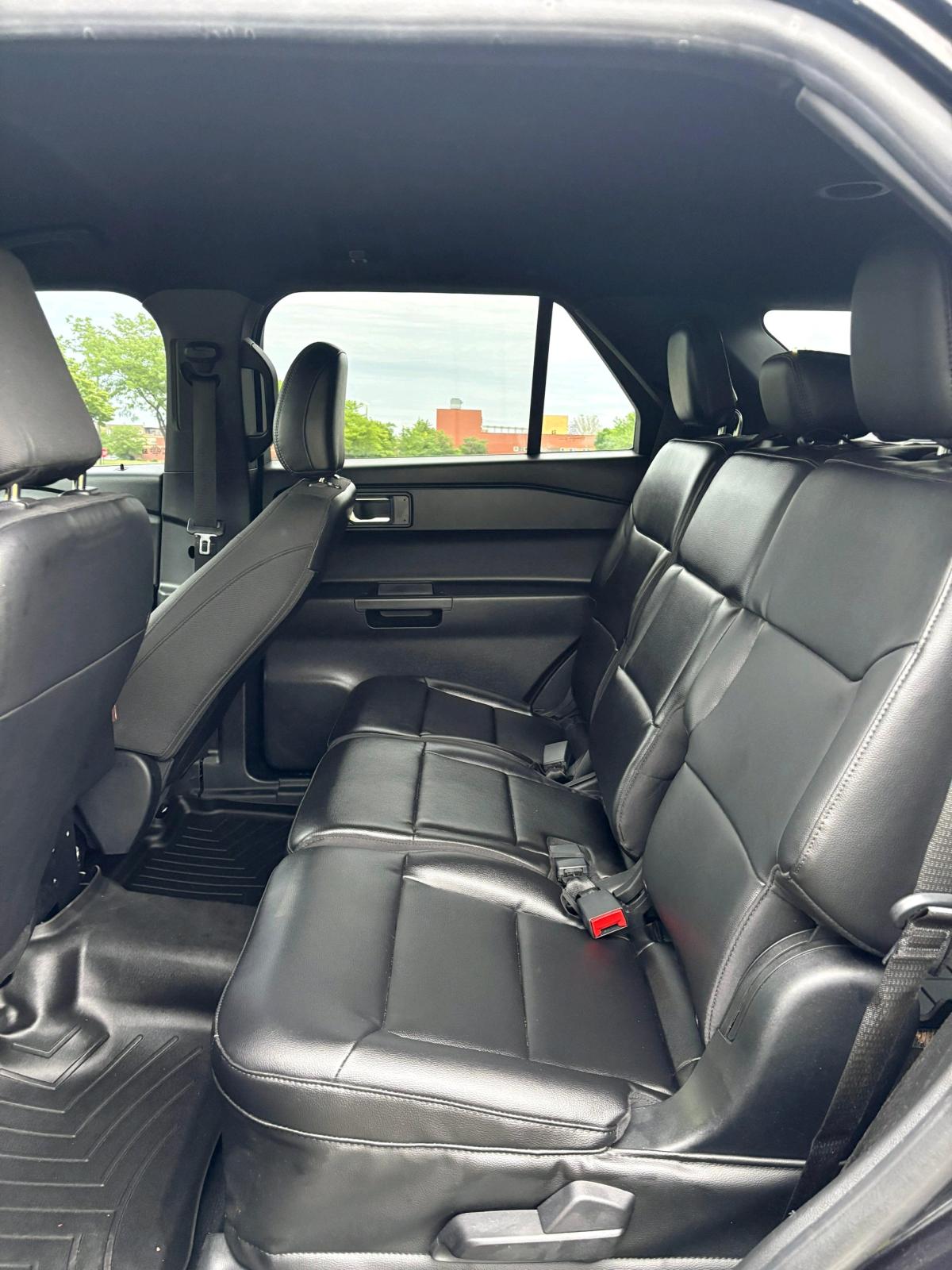 2021 FORD EXPLORER UTILITY 4X4  CLEAN TITLE - West Chicago, Illinois - FleaMarketBay