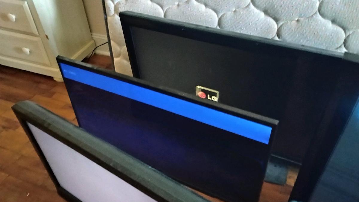 LOT OF 7 WORKING FLATSCREEN TVS - Athens, Tennessee - FleaMarketBay