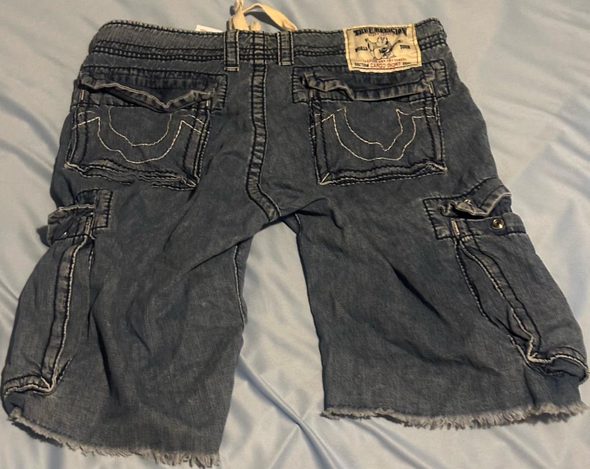 True Religion men cargo shorts size 34 - Garden Grove, California - FleaMarketBay