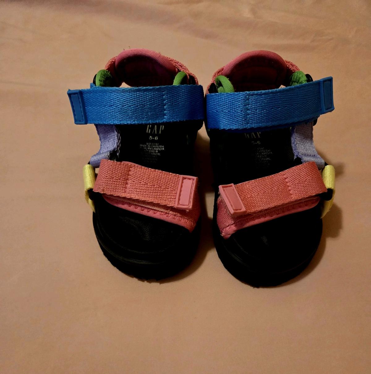 Gap multicolored sandals - Brooklyn, New York - FleaMarketBay