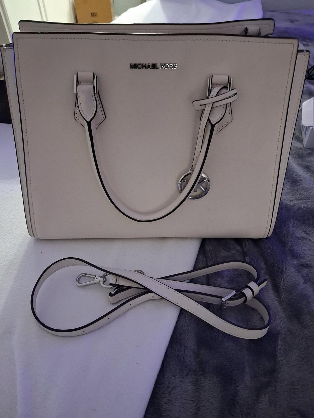 white Michael kors bag with strap extension - Branson, Missouri - FleaMarketBay