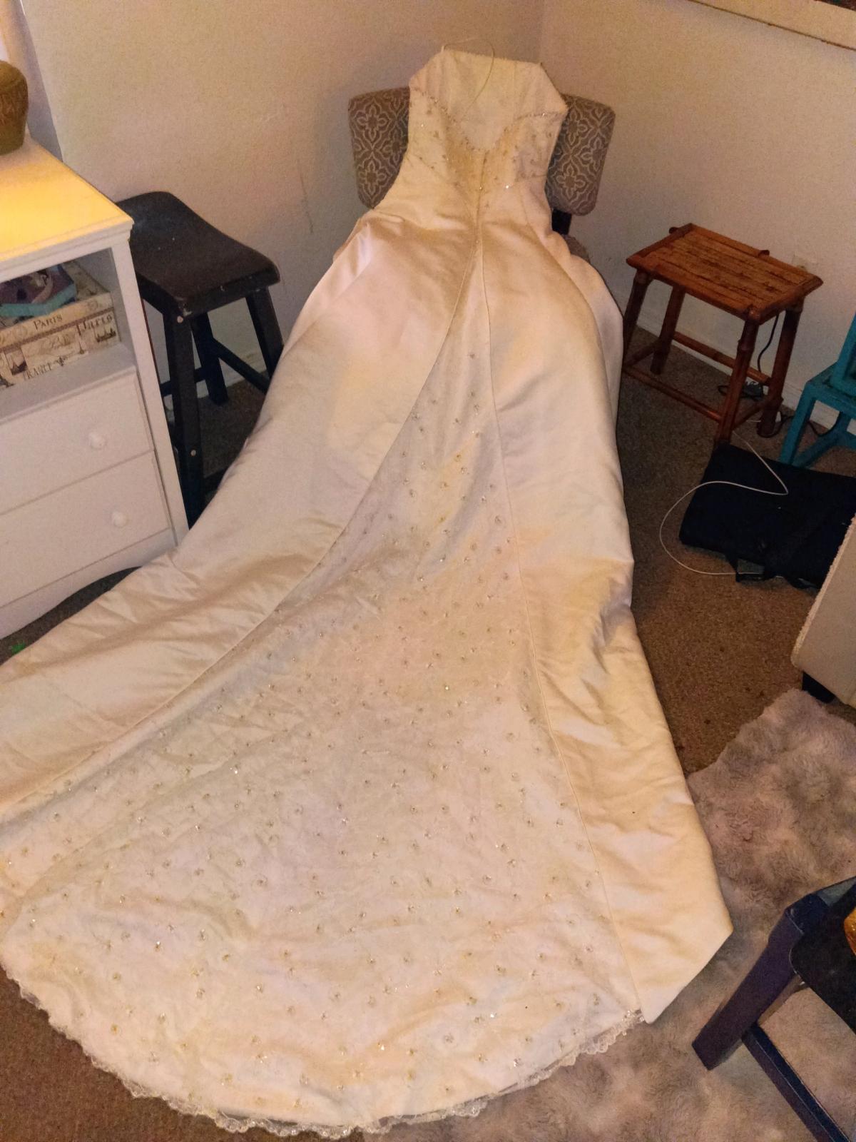 Elegant strapless sequined wedding dress with train size 16 - Norman, Oklahoma - FleaMarketBay