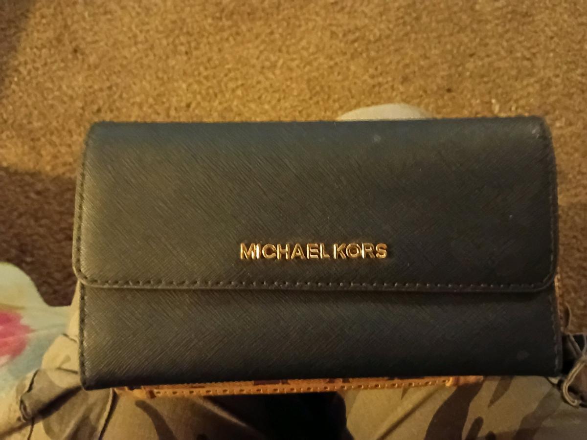assorted womens name brand wallets - Norman, Oklahoma - FleaMarketBay