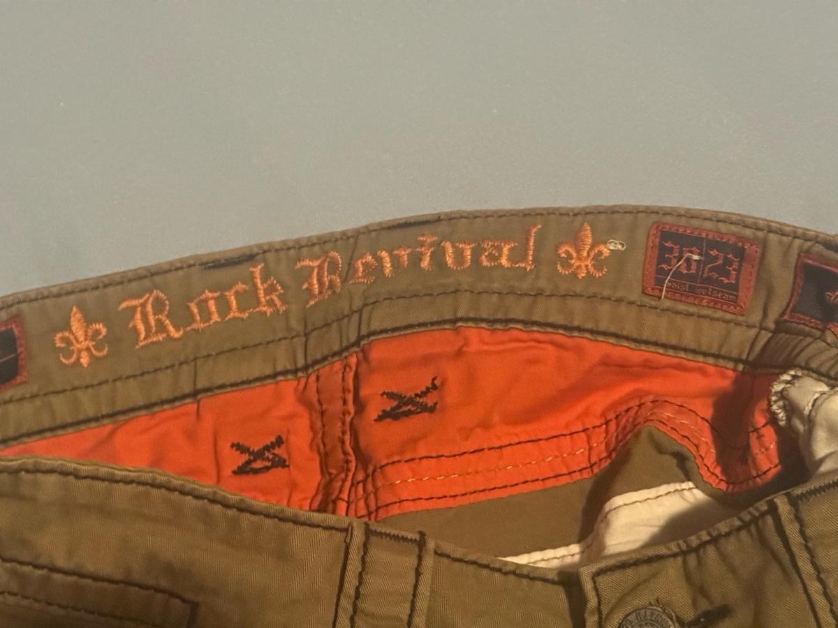rock revival Men cargo shorts khaki Size 30 - Garden Grove, California - FleaMarketBay