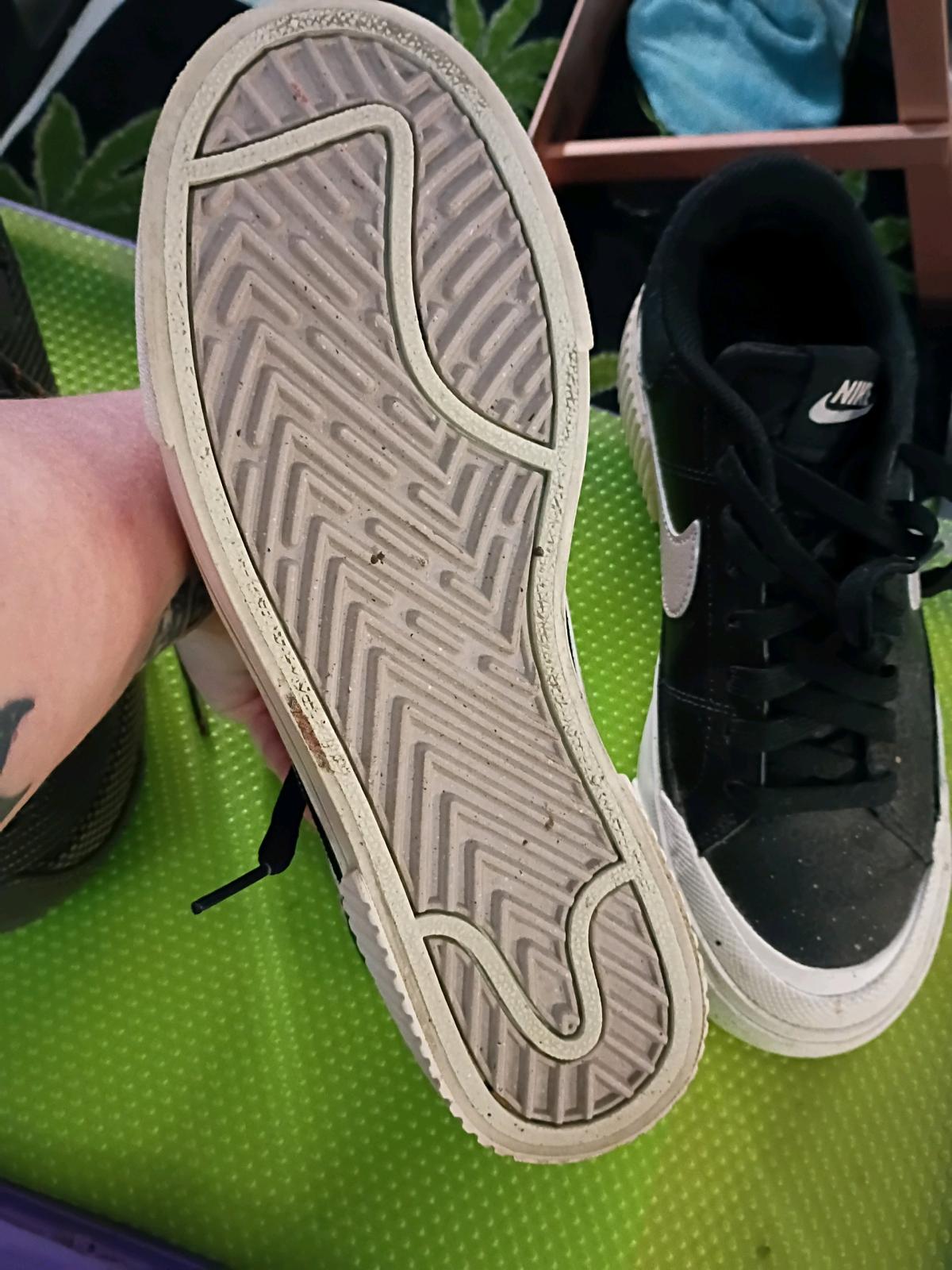 black and white Nikes - Alicia, Arkansas - FleaMarketBay