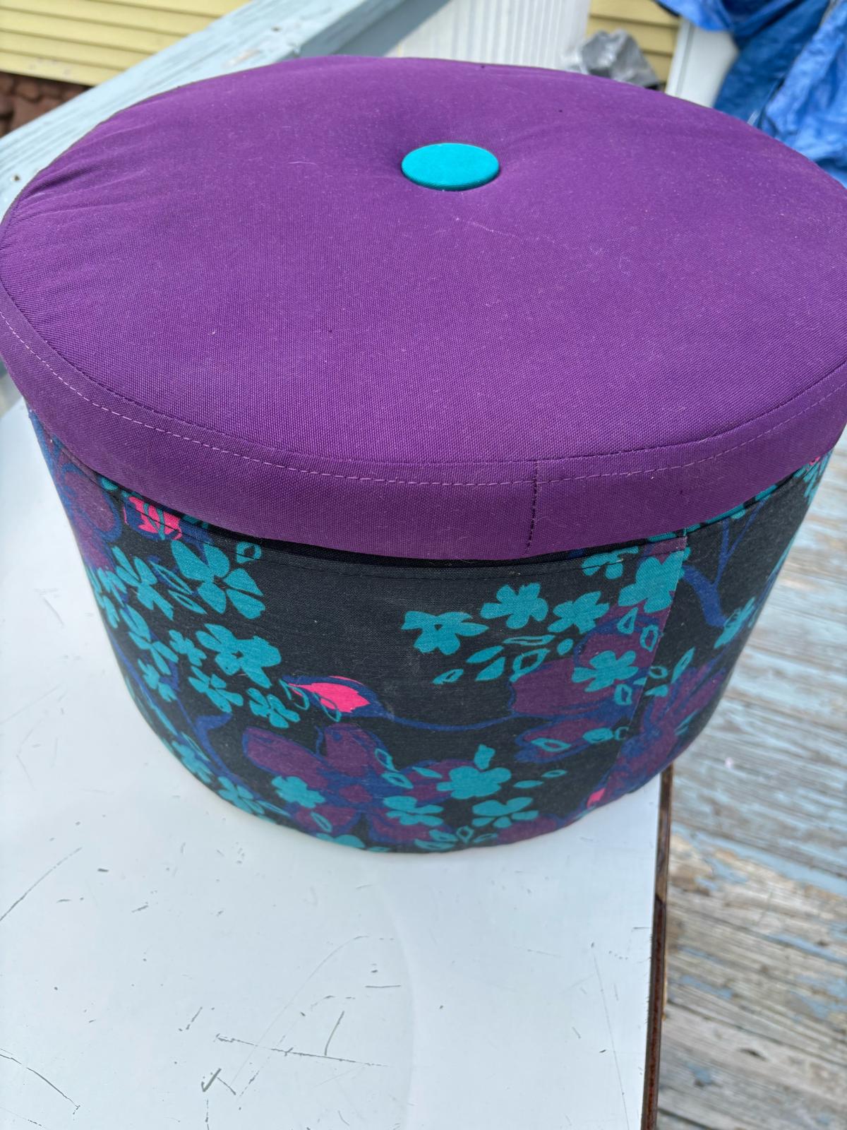 small colorful ottoman - Waterbury, Connecticut - FleaMarketBay