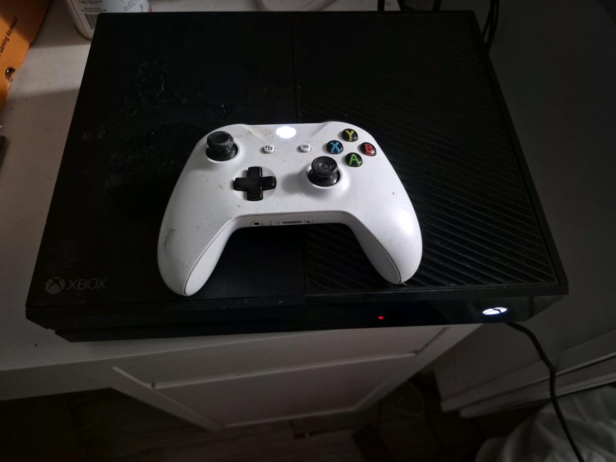 Xbox One and Controller - Philadelphia, Pennsylvania - FleaMarketBay