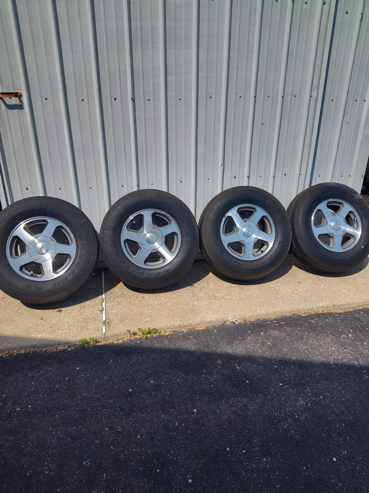 2006 Chevy trailblazer aluminum rim with tires - Vineland, New Jersey - FleaMarketBay