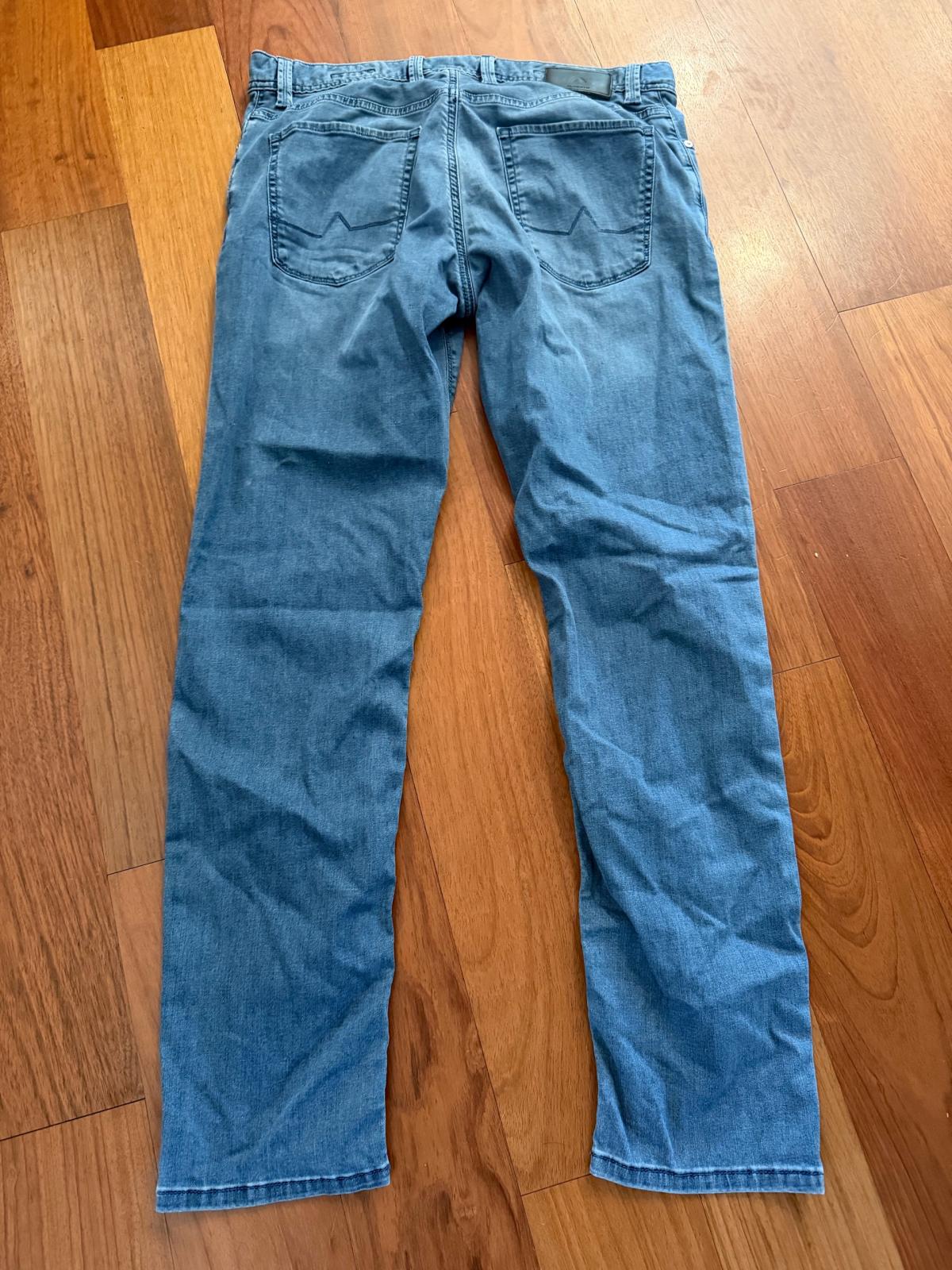 Alberto Jeans - Fullerton, California - FleaMarketBay