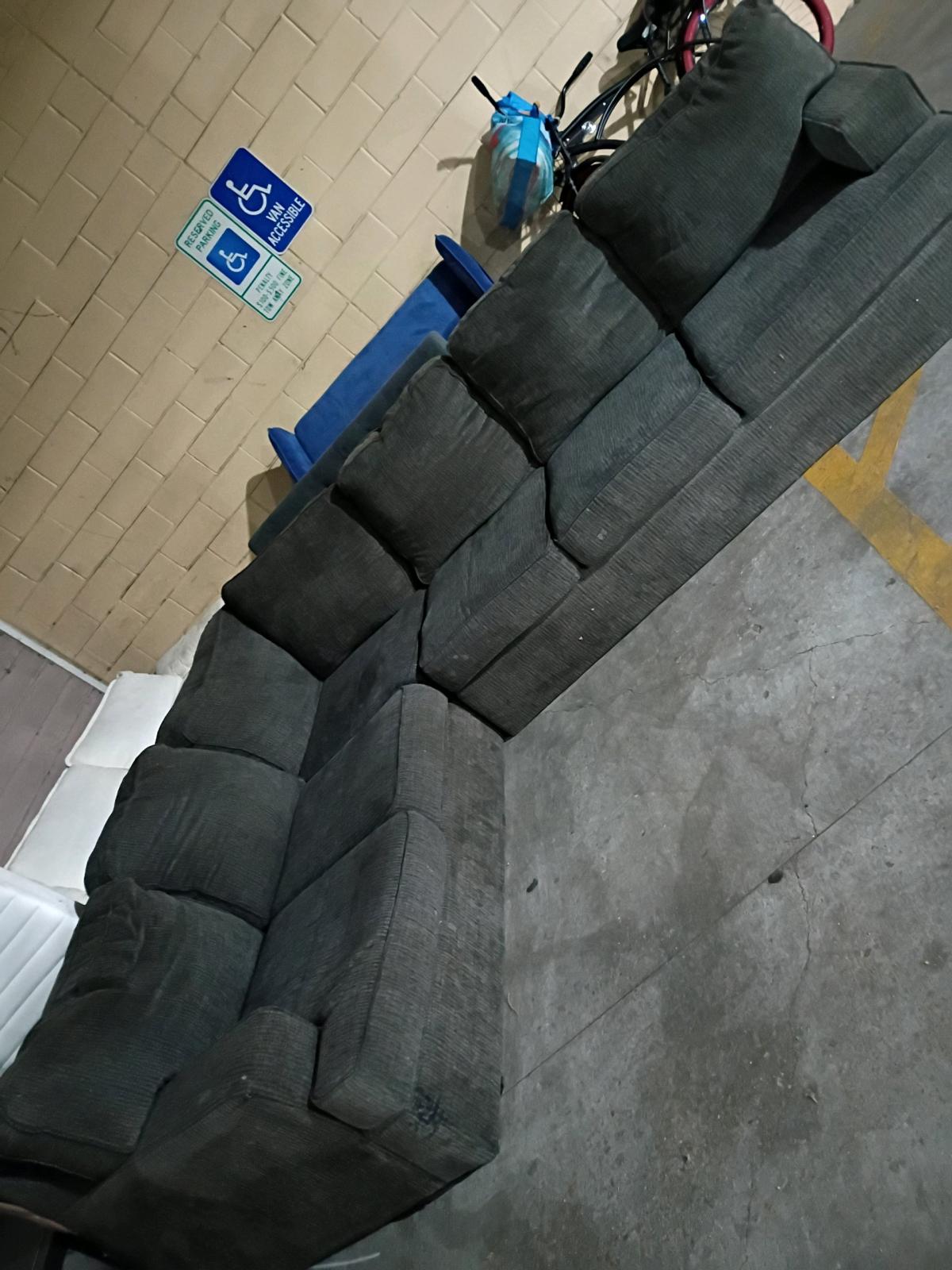 green sectional very clean - Norfolk, Virginia - FleaMarketBay