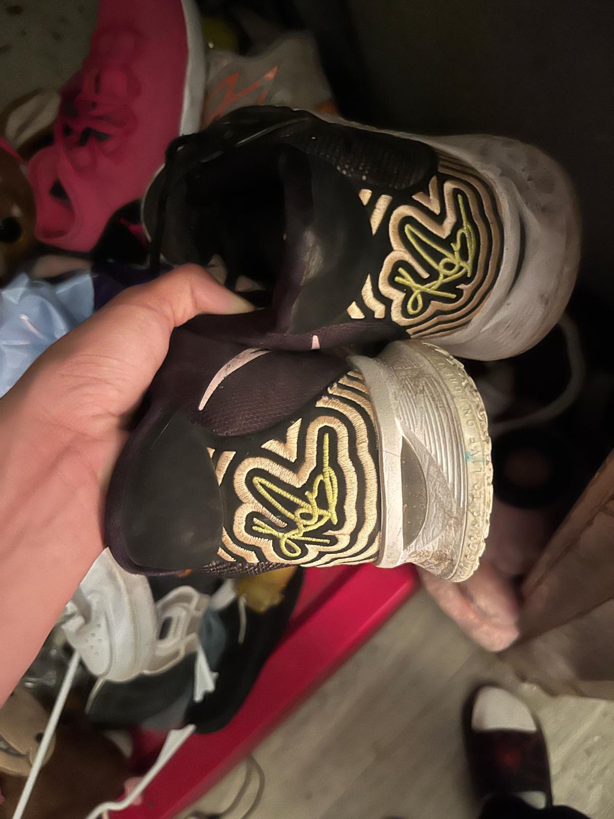 kyrie basketball shoes size 10 - San Antonio, Texas - FleaMarketBay