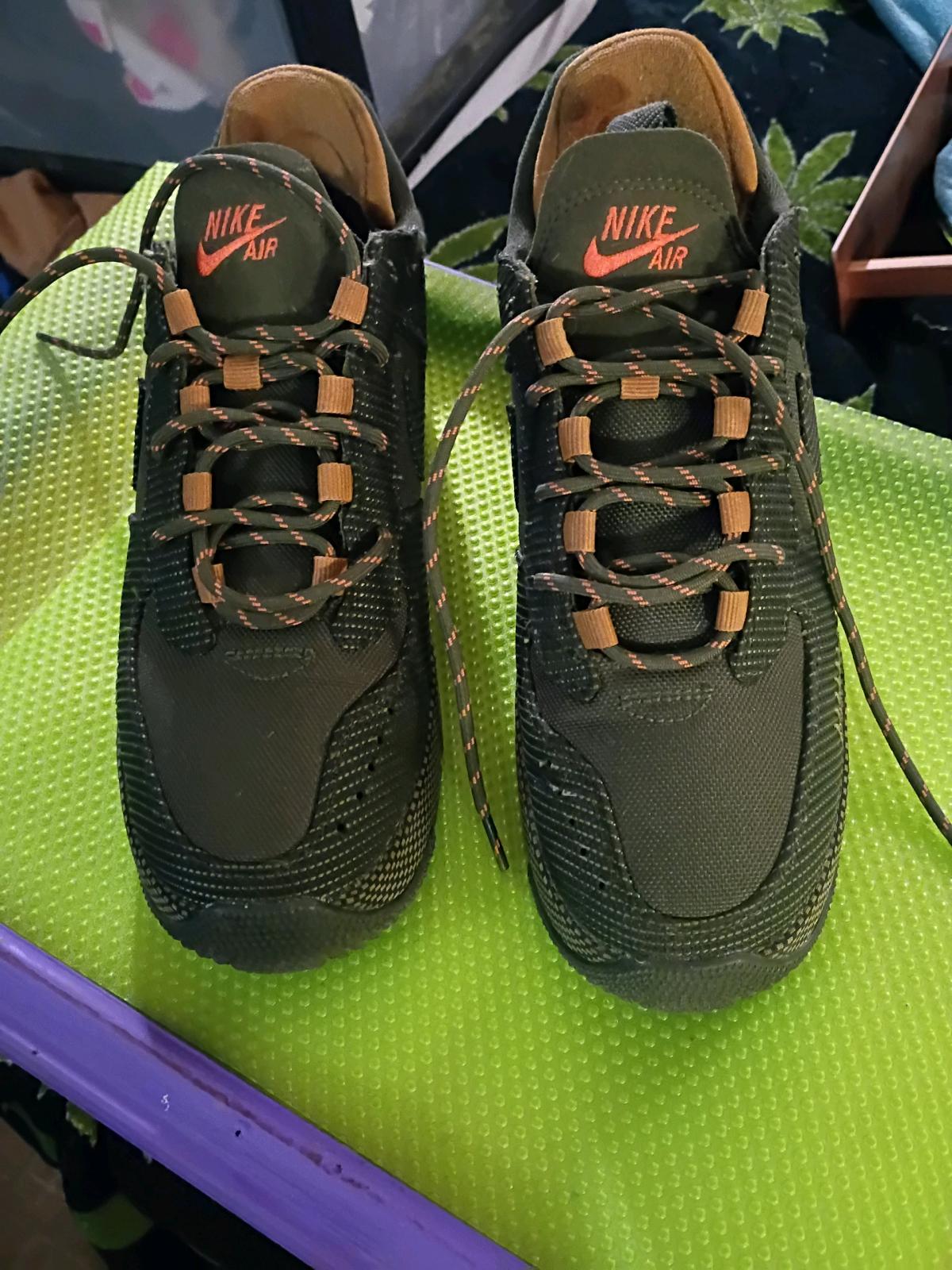 green Nike air - Alicia, Arkansas - FleaMarketBay