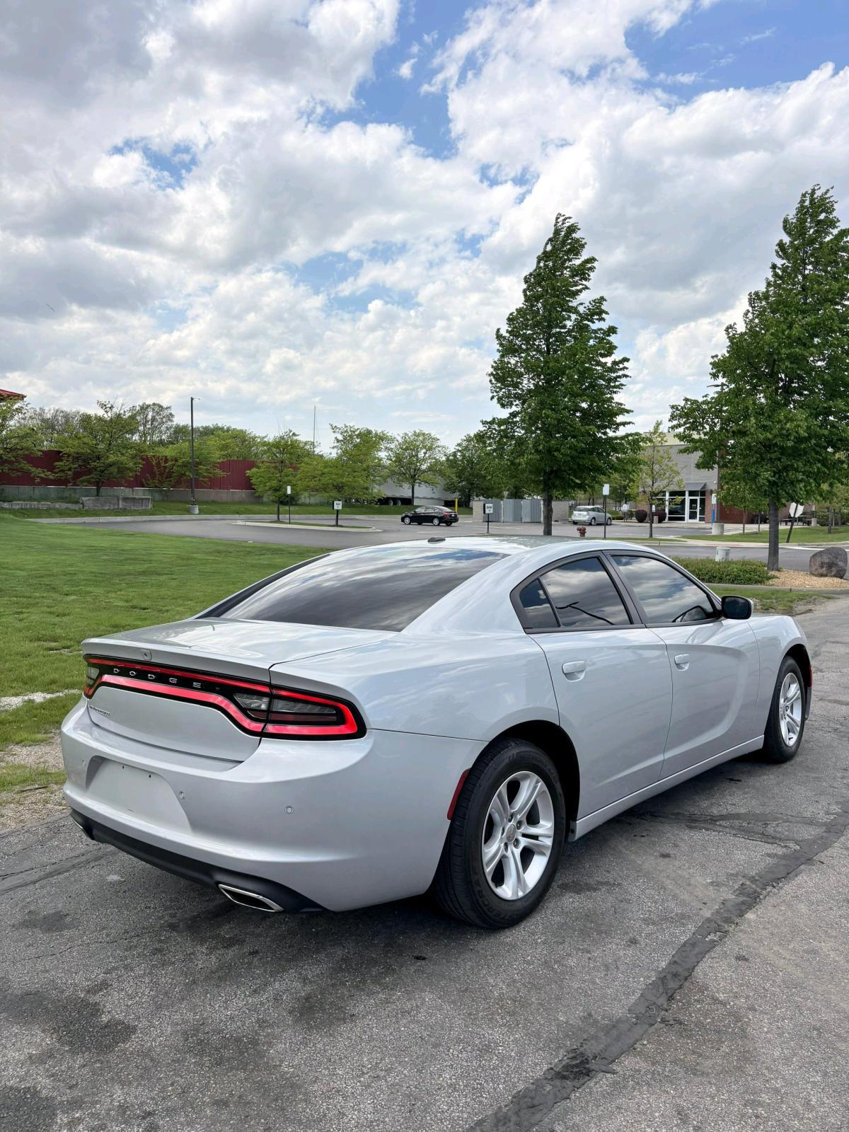 2020 DODGE CHARGER SXT 130kmiles CLEAN TITLE - West Chicago, Illinois - FleaMarketBay