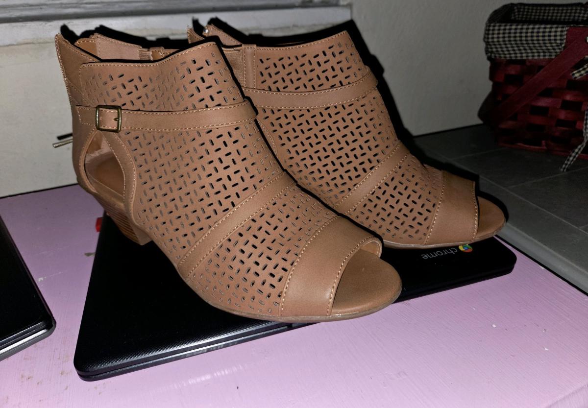 brown booties - Fairborn, Ohio - FleaMarketBay