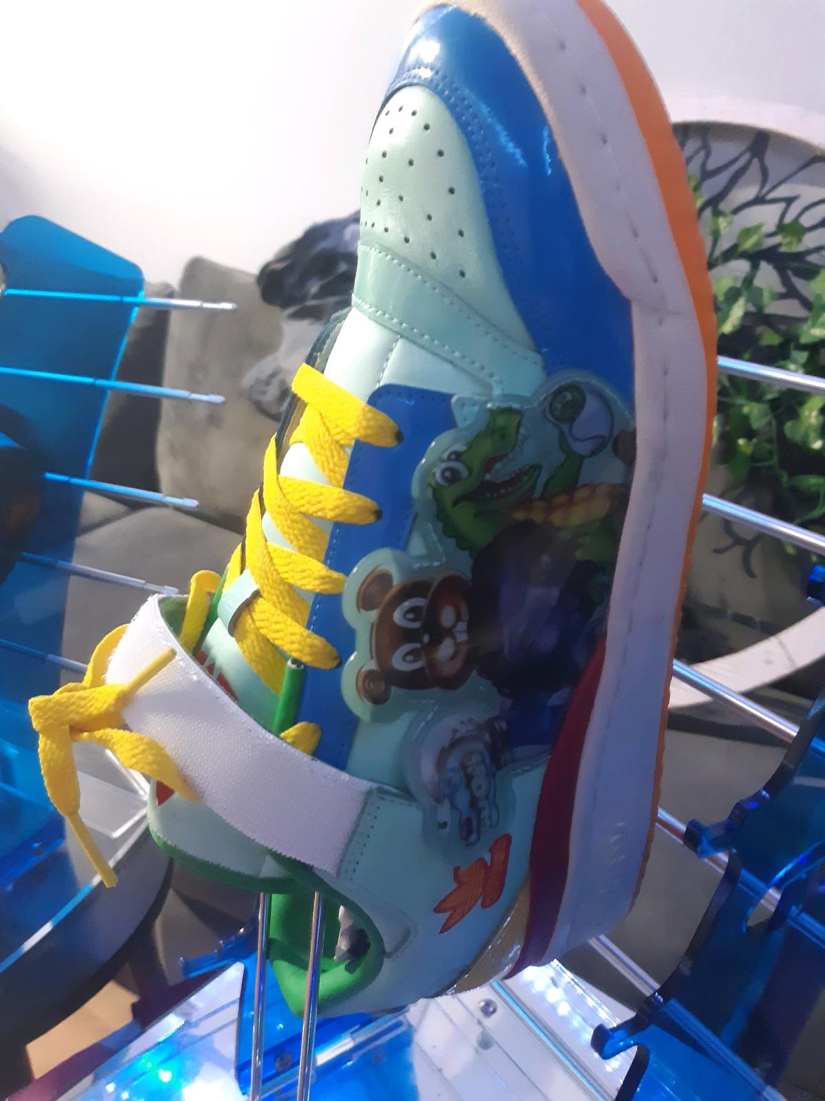 Adidas  collectors kids size 9 shoes - Portland, Oregon - FleaMarketBay