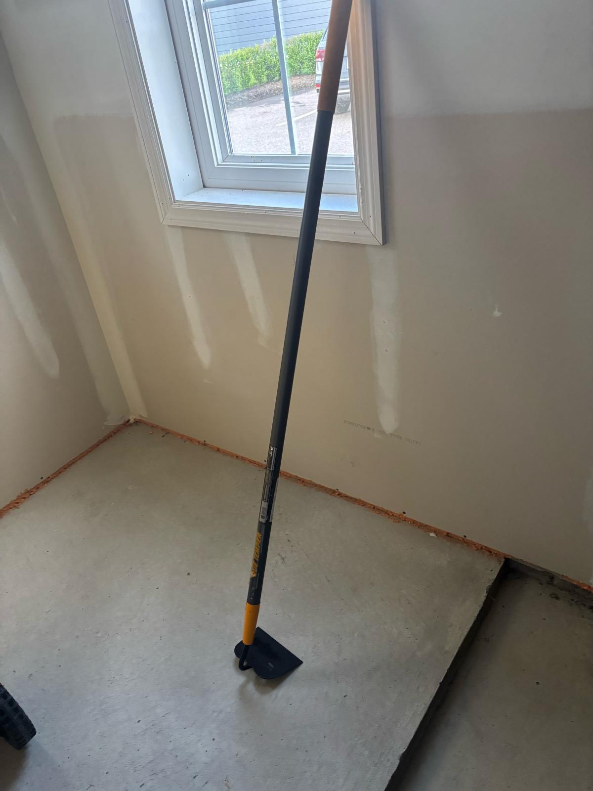 Plasgad large tub and True Temper garden hoe - Bridgeville, Pennsylvania - FleaMarketBay