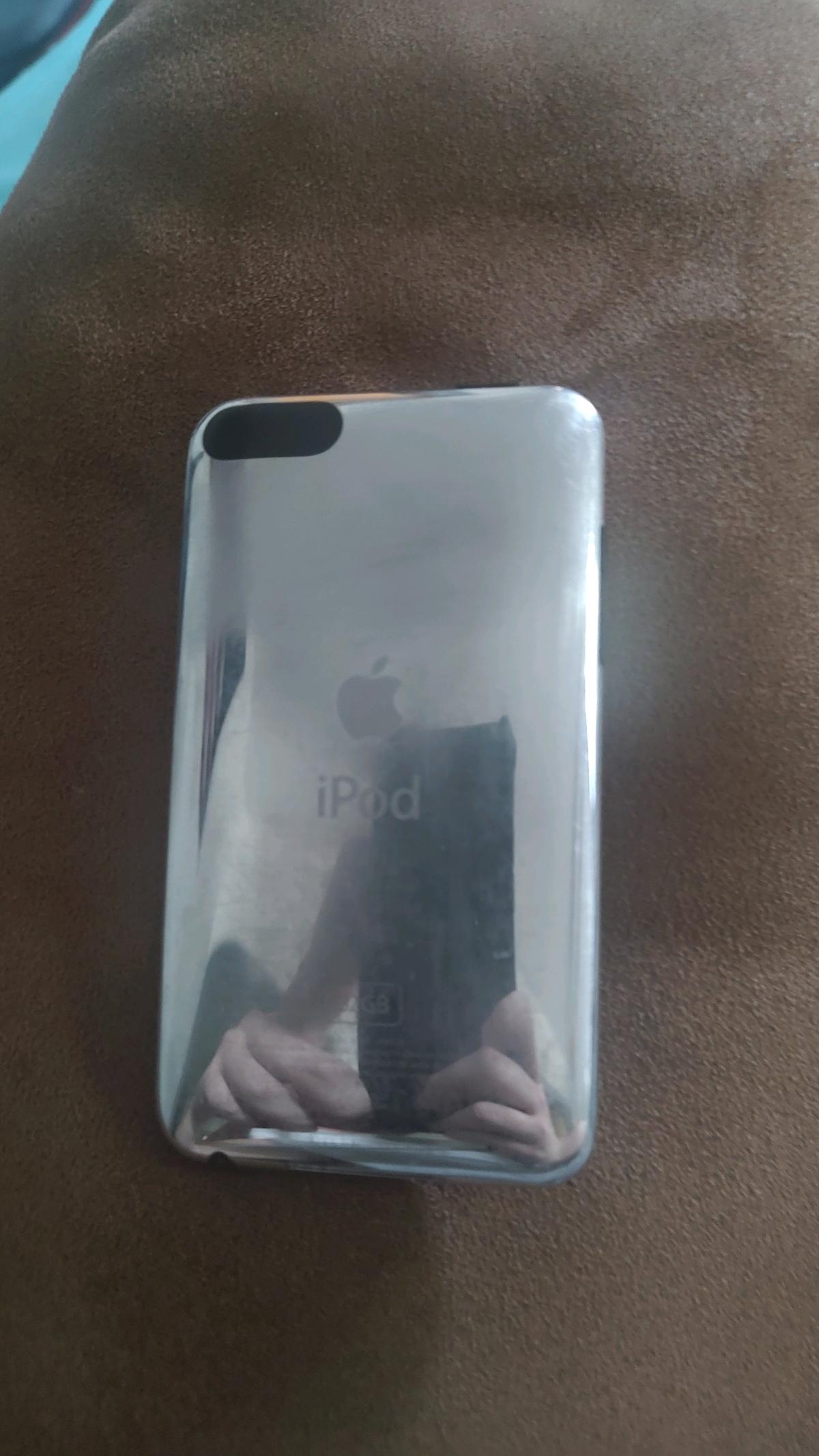 iPod touch with loads of music - Pratt, Kansas - FleaMarketBay