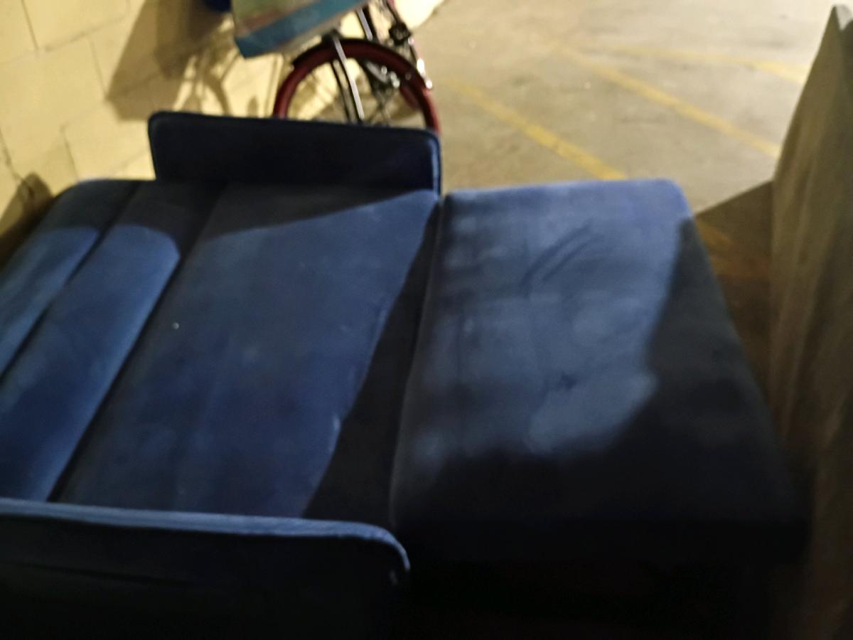 blue futon hide away bed - Norfolk, Virginia - FleaMarketBay
