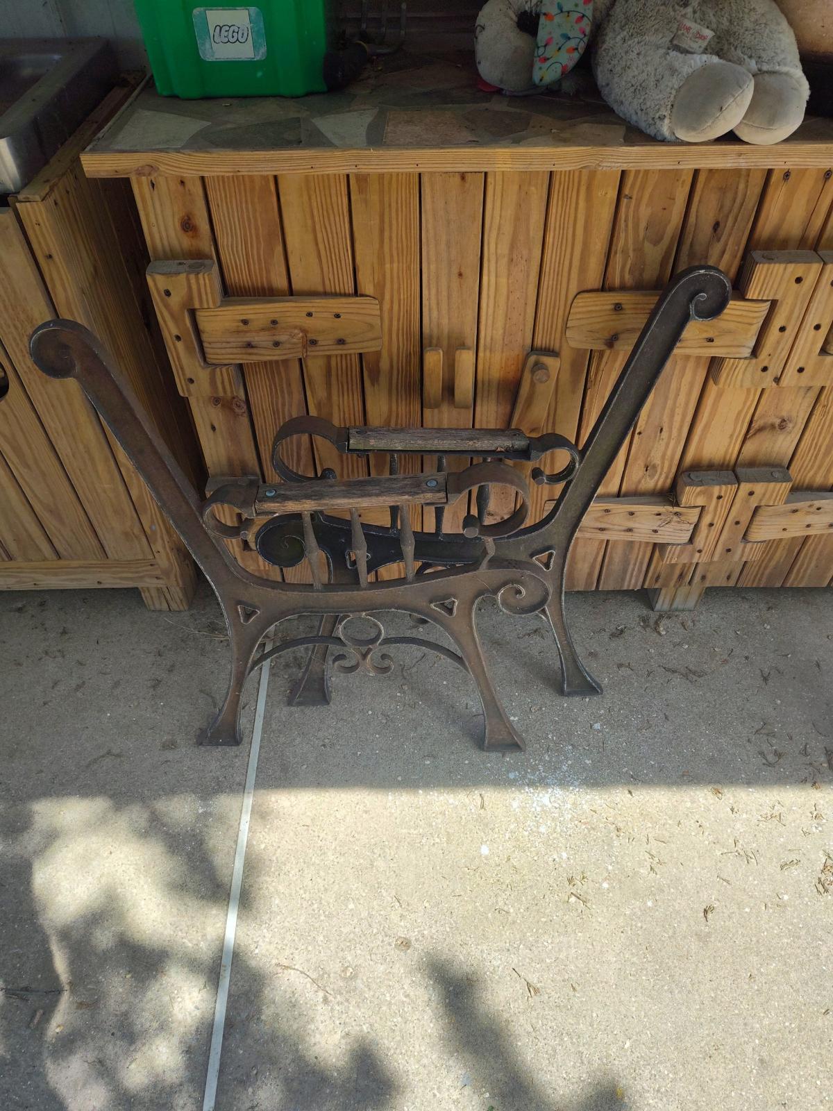 cast iron benches - Vineland, New Jersey - FleaMarketBay