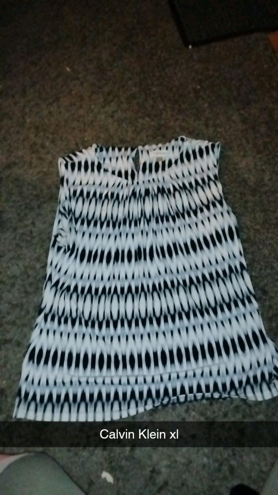 Cute womens tops size L and XL - Hancock, Wisconsin - FleaMarketBay