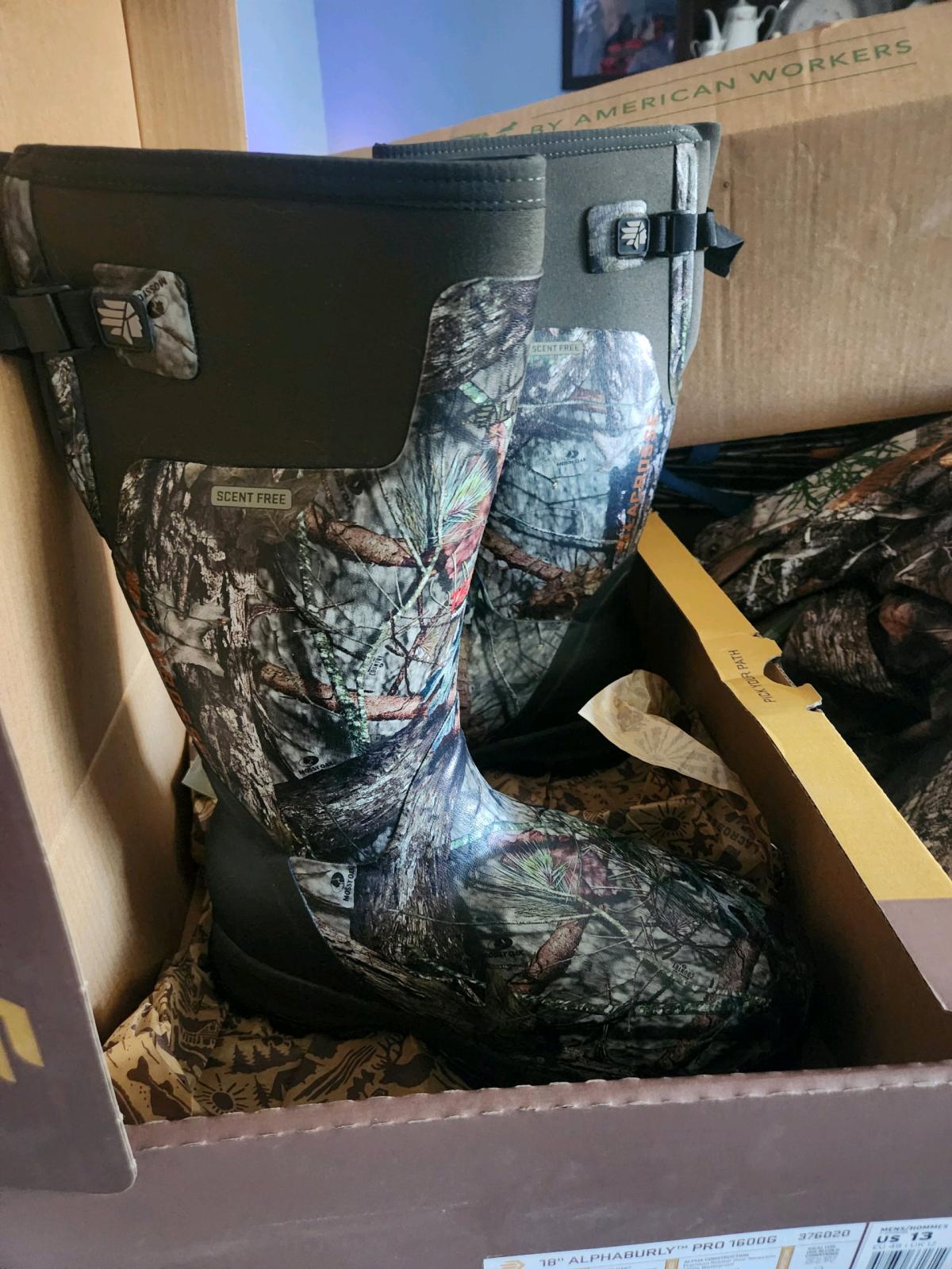 hunting boots - Altoona, Pennsylvania - FleaMarketBay