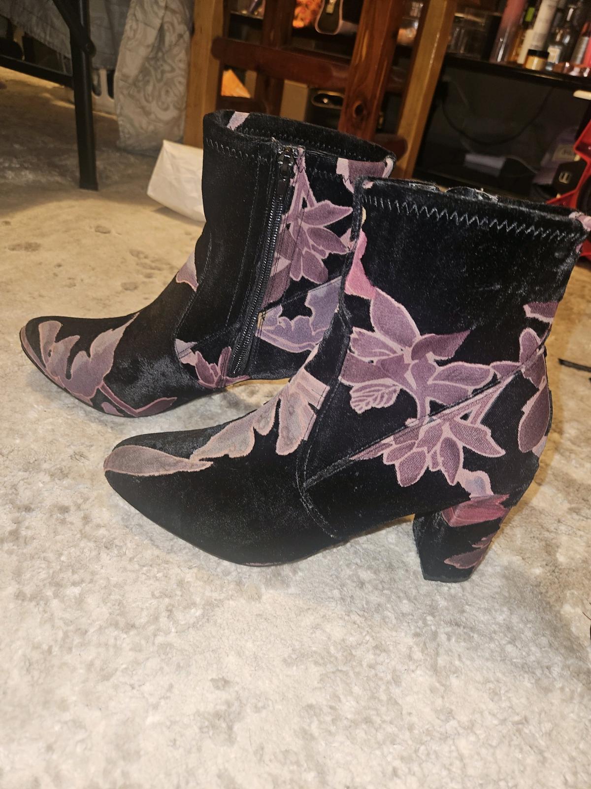 womens size 8 boots - Asheboro, North Carolina - FleaMarketBay