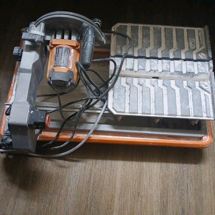 Ridgid r4031 wet tile saw in good condition could use new u - Fredericksburg, Virginia - FleaMarketBay