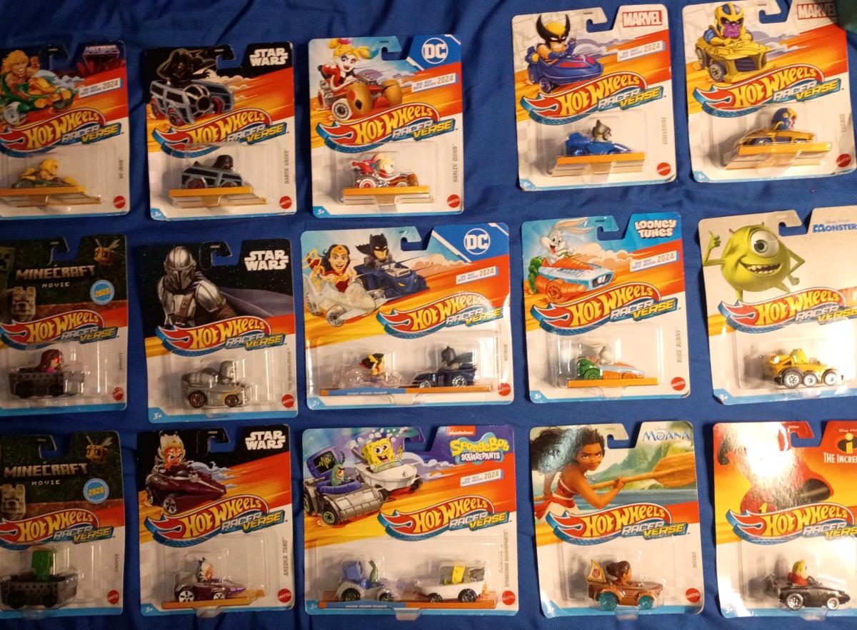 15 packs of hotwheels racerverse - Tomah, Wisconsin - FleaMarketBay