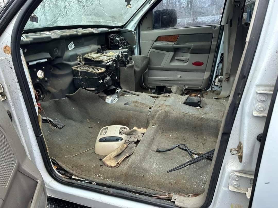 06 to 09 Dodge Ram mega CAB - Boston, New York - FleaMarketBay