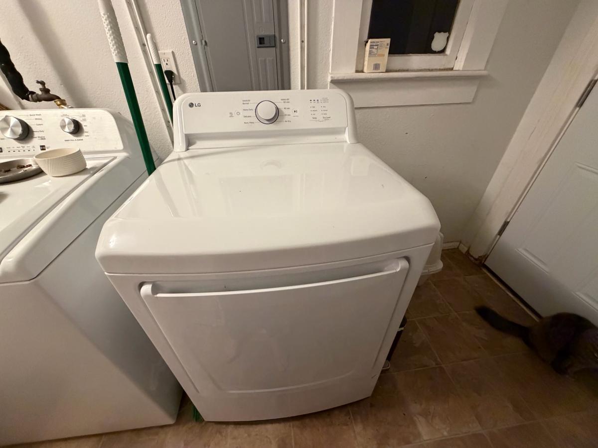 Air Conditioner  Washer and Dryer - Vancouver, Washington - FleaMarketBay