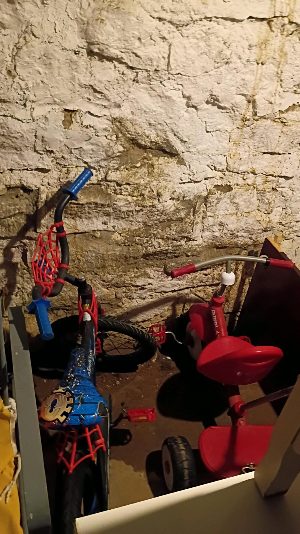 kids fun items and bikes - Kansas City, Missouri - FleaMarketBay