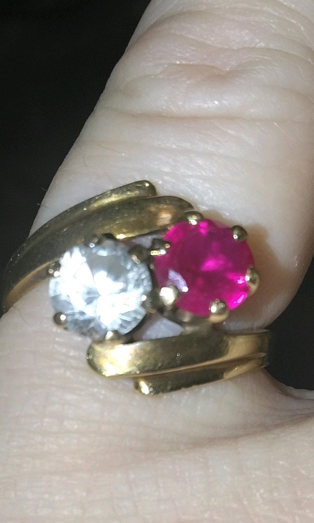 Womens gold ring - Alicia, Arkansas - FleaMarketBay