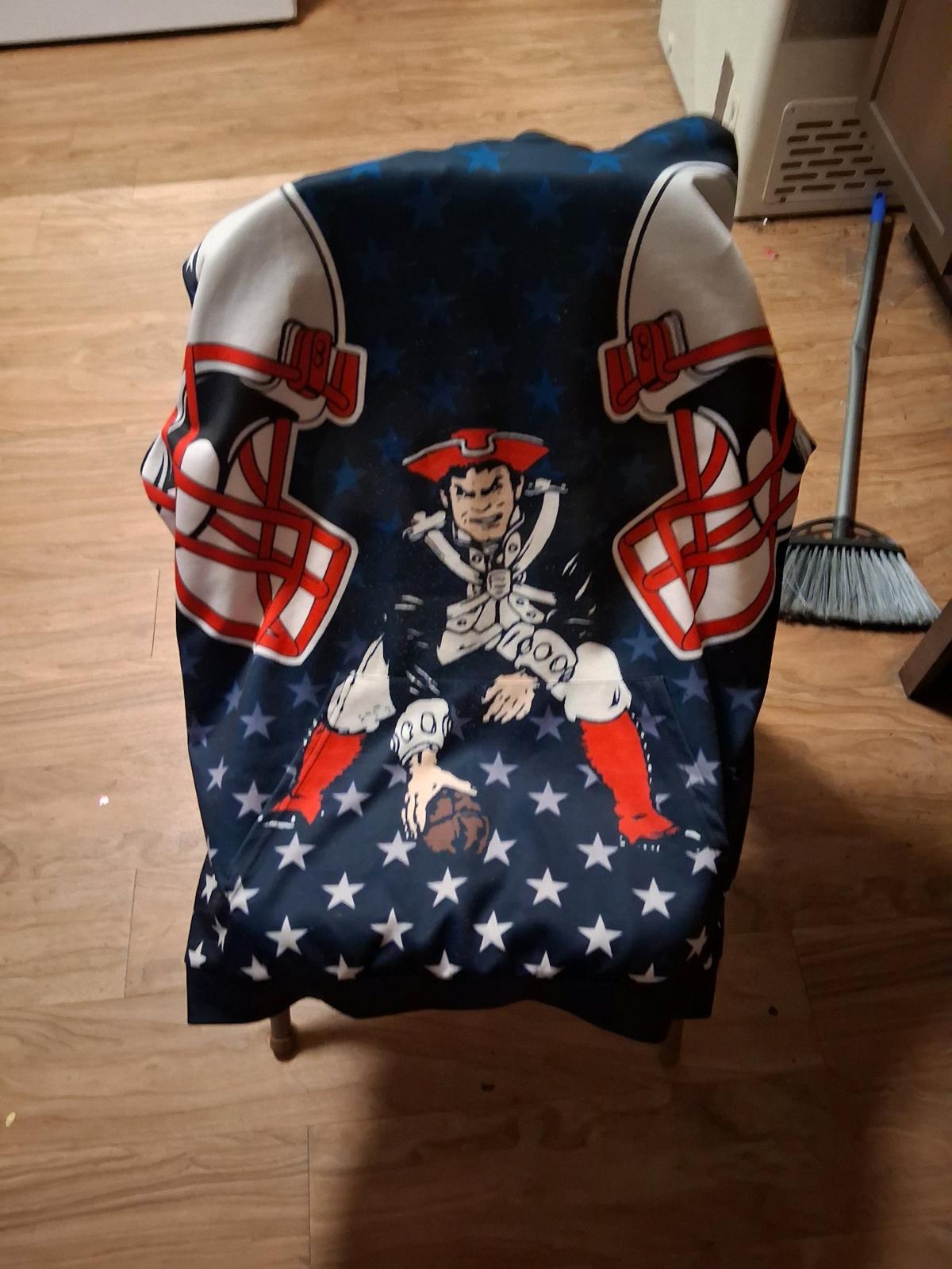 NFL Patriots hoodie - Brownstown, Indiana - FleaMarketBay