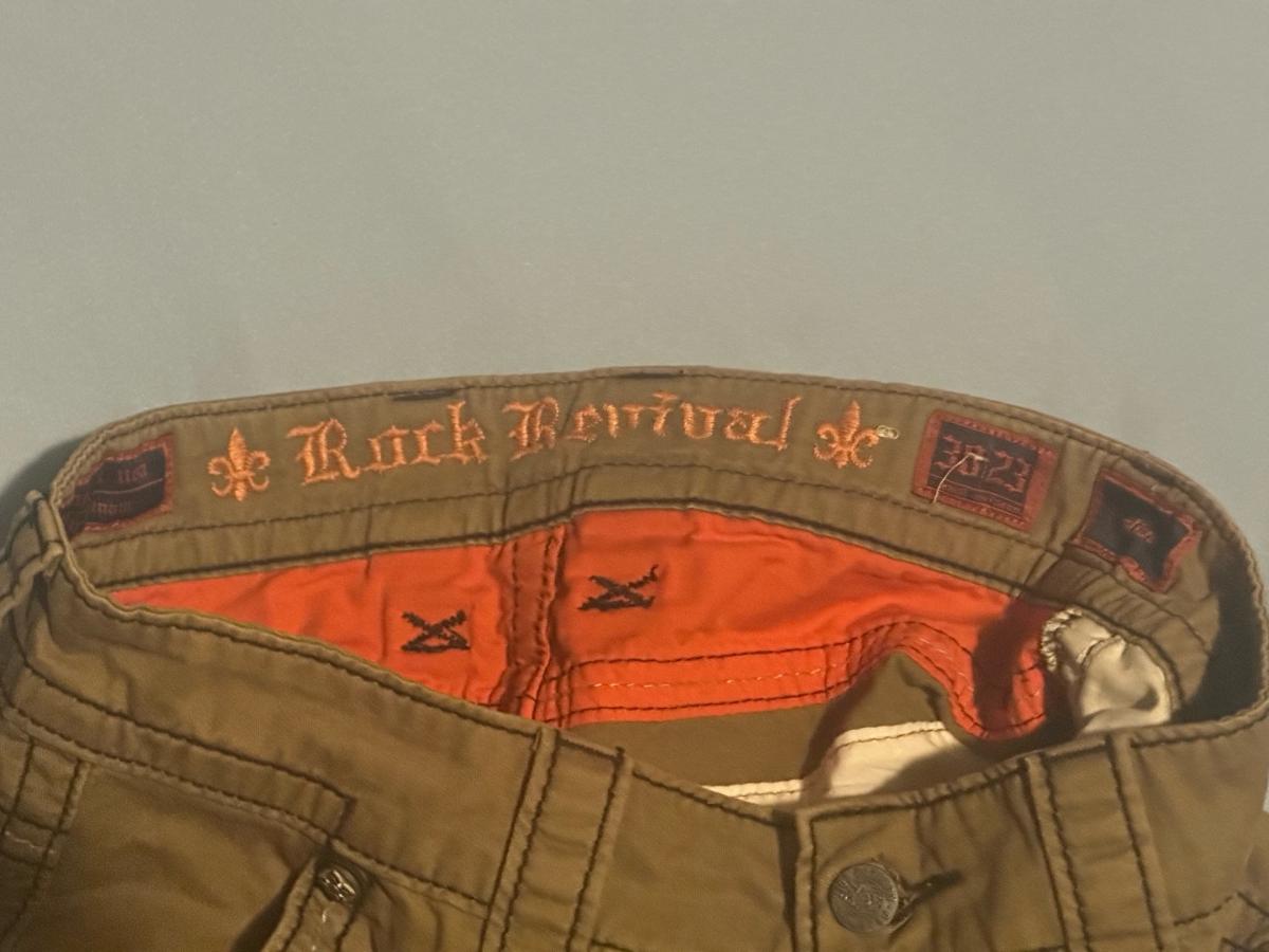 rock revival Men cargo shorts khaki Size 30 - Garden Grove, California - FleaMarketBay