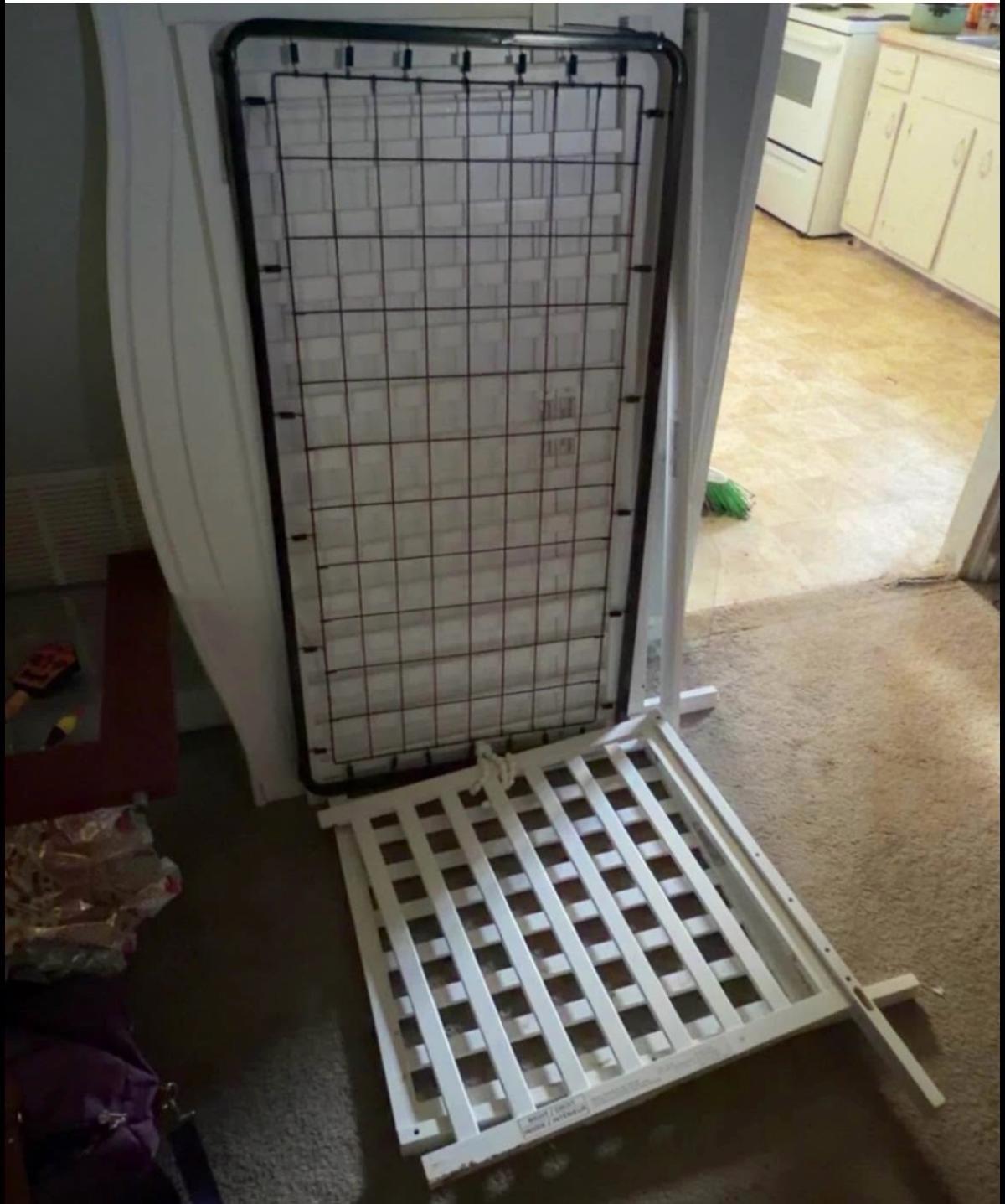 grow with me baby bed - Indianapolis, Indiana - FleaMarketBay